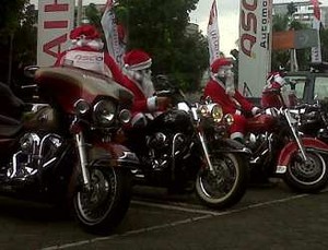 Sinterklas Siap Naik Harley Keliling Jakarta
