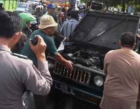 Katana Meledak, Pengemudi Mobil Nyaris Terjebak