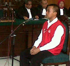 Sidang Polisi Tembak Mati Guru Ngaji Beragenda Eksepsi Dihadiri Istri