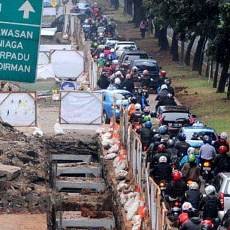 Ada Perbaikan Saluran Air di Sisi Barat Jalan Sudirman, Awas Macet!