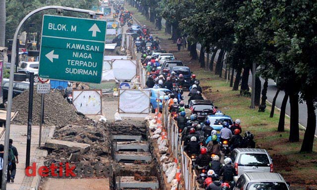 Ada Perbaikan Saluran Air di Sisi Barat Jalan Sudirman, Awas Macet!