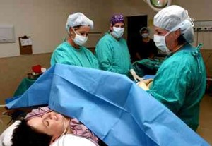 Operasi Caesar Agar Bayi Lahir di Tanggal Tertentu Diharamkan
