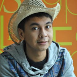 Raditya Dika & Kisah di Balik Manusia Setengah Salmon