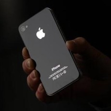 Krisis Belum Usai, Warga Eropa Tahan Diri Beli iPhone
