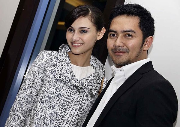 Prabu Revolusi Setia Dampingi Zee Zee Shahab