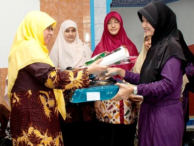 Hari Ibu, PKS Sambangi Kampung Nelayan