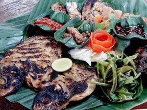 Yuk, Megibung di Warung Mina