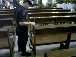 Brimob Sterilisasi Gereja di Semarang