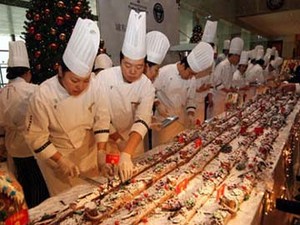 Rekor Kue Natal Terpanjang di Dunia Dipecahkan di Shanghai!