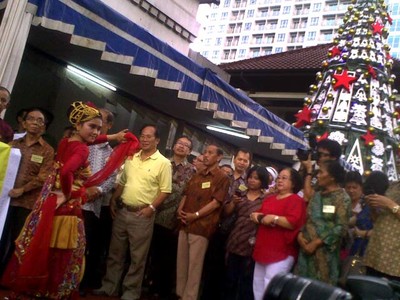 Umat Nasrani Rayakan Natal di Katedral Bandung