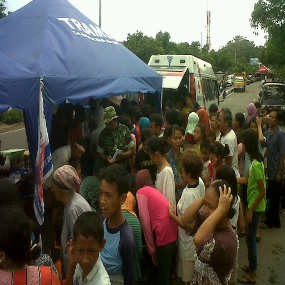 Warga Korban Banjir Cirebon Datangi Posko, Cek Kesehatan