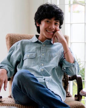 Yuk, Mengenal Lebih Dekat dengan Emir Mahira Yuk, Mengenal Lebih Dekat dengan Emir Mahira