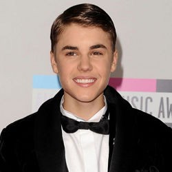 Wow, Justin Bieber Beri Kado Mobil untuk Sahabatnya