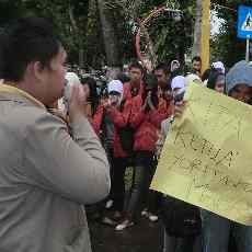 Dianggap Obral Janji, Kepala STIKES Dituntut Mundur