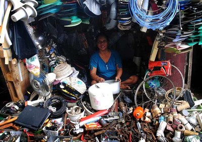 Berburu Murah di Pasar Loak Jatinegara