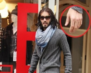 Pasca Bertengkar, Katy Perry-Russell Brand Lepas Cincin Kawin