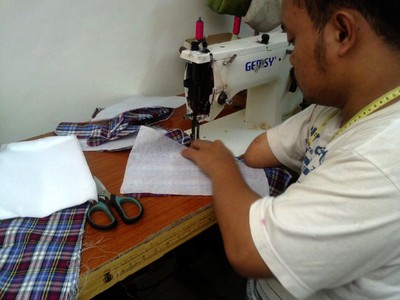 Penyandang Tuna Daksa yang Tetap Berkarya