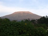 Gunung Marapi Semburkan Abu Vulkanik Setinggi 200 Meter