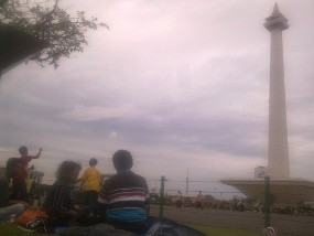 Sambut Tahun Baru, Kawasan Monas Mulai Disesaki Warga