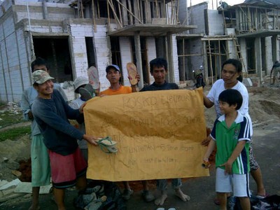 Dari Jenderal hingga Kuli Sumbang Sandal untuk Kapolri