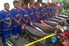 Polisi Pamerkan Puluhan Motor Hasil Kejahatan Selama 2011