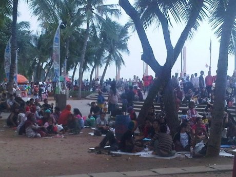 Di Ancol Tak Ada Sampah Berserakan Tapi Tanaman Terinjak-injak