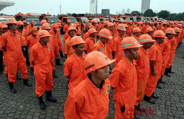 Yang Tersisa dari Pesta Tahun Baru Kini Tinggal Sampah
