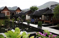 Pastinya, tempat wisata ini jauh sekali dari hingar bingar dan kepenuh sesakan serta panasnya Ibu kota.