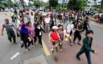 Warga Jalan Kaki 2 Km Demi ke Ragunan