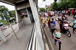 Warga Jalan Kaki 2 Km Demi ke Ragunan