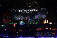 Seperti layaknya club malam, pastinya musik yang disajikan itu diracik spesial oleh DJ resident Illigals Hotel and Club. (Rachman Haryanto/detikcom).