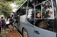Penumpang terpaksa diturunkan ditengah jalan karena akses menuju Ragunan ditutup untuk bus TransJakarta.