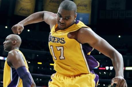 Bynum Motori Kemenangan Lakers atas Nuggets
