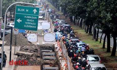 Awas Macet! Aspal Akibat Gorong-gorong Sudirman Mulus 3 Bulan Lagi