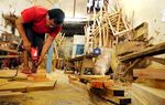 Kerja Keras Buruh di Awal Tahun 2012