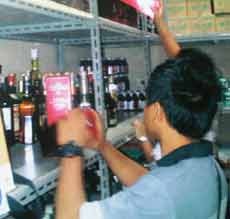 Cegah Minuman Beralkohol Ilegal, Bea Cukai & Polisi Gelar Razia