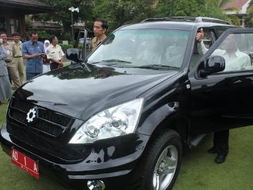 Anggota DPR Harus Beli Esemka