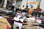 Ribuan Sandal Siap Disumbangkan ke Kapolri
