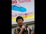 Ribuan Sandal Siap Disumbangkan ke Kapolri