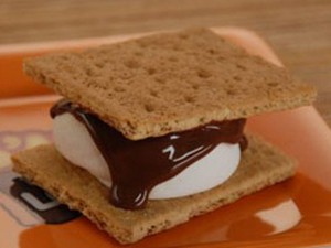 Smore, Camilan Asyik Saat Berkemah