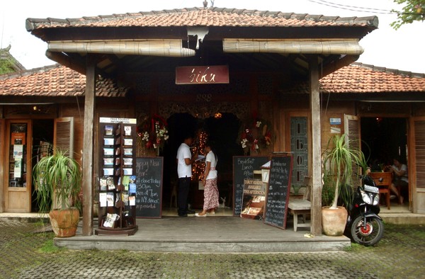 5 Cafe Unik Di Bali Biku Cafe Teh Unik Satu Satunya di Bali 
