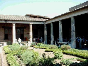 Pompeii, 1.600 Tahun Disembunyikan Abu Vesuvius