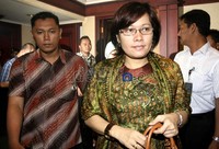 Sebelumnya, Rosa sempat menangis sesenggukan saat majelis hakim menanyakan kesiapan dirinya bersaksi untuk Nazaruddin. Ramses/detikcom.