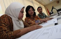 Menanggapi hal tersebut, Koordinator Kasum, Choirul Anam, merasa kecewa. Menurutnya, KIP harus lebih berani menggali data-data yang terdapat dalam BIN. KIP saja tidak pernah melihat langsung, surat yang nomornya mirip itu. Jadi, KIP hanya memutuskan berdasarkan keterangan pihak ketiga, bukan hasil lihat langsung, dan ini kita sayangkan, kata Choirul.