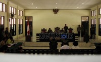Saksi pertama yang dimintai keterangannya adalah Ferdy. Dalam keteranganya Ferdy menyebut AAL tidak mencuri sendal polisi. Mahfudz Jufri/detikcom.