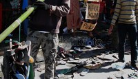 Kasus pencurian sandal jepit dengan terdakwa AAL, 15 tahun ini, mendapat simpati dari berbagai kalangan. Bahkan Posko pengumpulan seribu sandal jepit yang digelar di Jalan Moh Hatta dibuka sejak dua hari lalu dan berakhir hari ini. Posko bernama Front Penyelamat Kedaulatan rakyat mengumpulkan 1.000 sandal jepit sebagai bentuk solidaritas buat AAL. Mahfudz Jufri/detikcom.