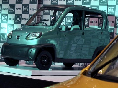 Bajaj Perlihatkan Mobil Murah