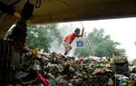 Sampah Musim Hujan Percepat Banjir