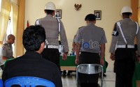 Sidang disiplin tersebut memutuskan hukuman disiplin terhadap Briptu Ahmad Rusdi Harahap berupa teguran tertulis, penundaan mengikuti pendidikan paling lama 1 tahun, mutasi bersifat demosi dan penempatan dalam tempat khusus selama 21 hari. Mahfudz Jufri/detikcom.