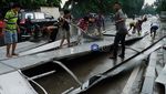 Tertiup Angin, Kanopi JPO Rontok